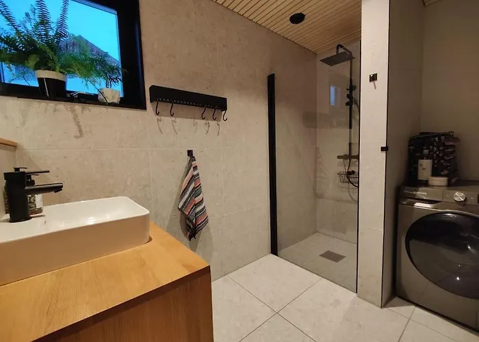 Huset Ved Skogen * Isfjorden